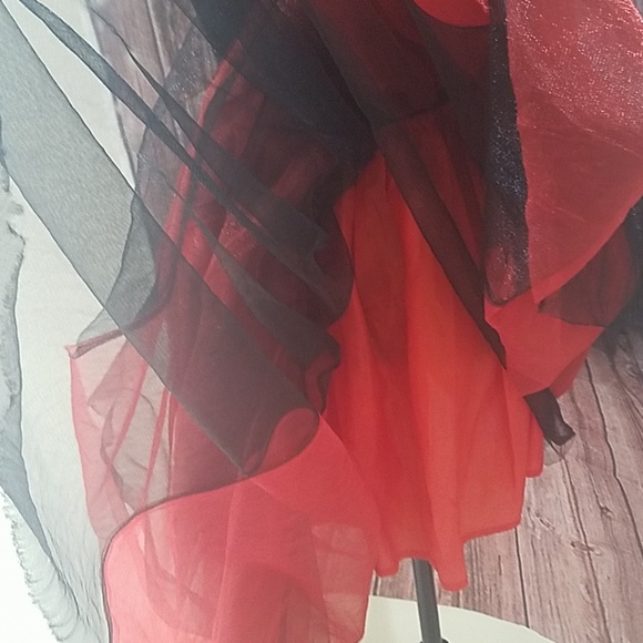 Fun high-low skirt - Picture 3 of 6